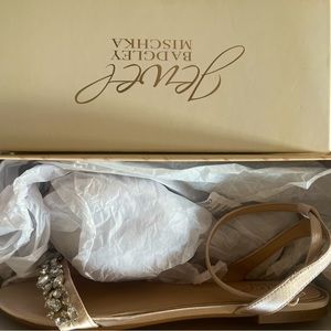 BRAND NEW IN BOX Jewel Badgley Mischka size 9 Ohara champagne satin